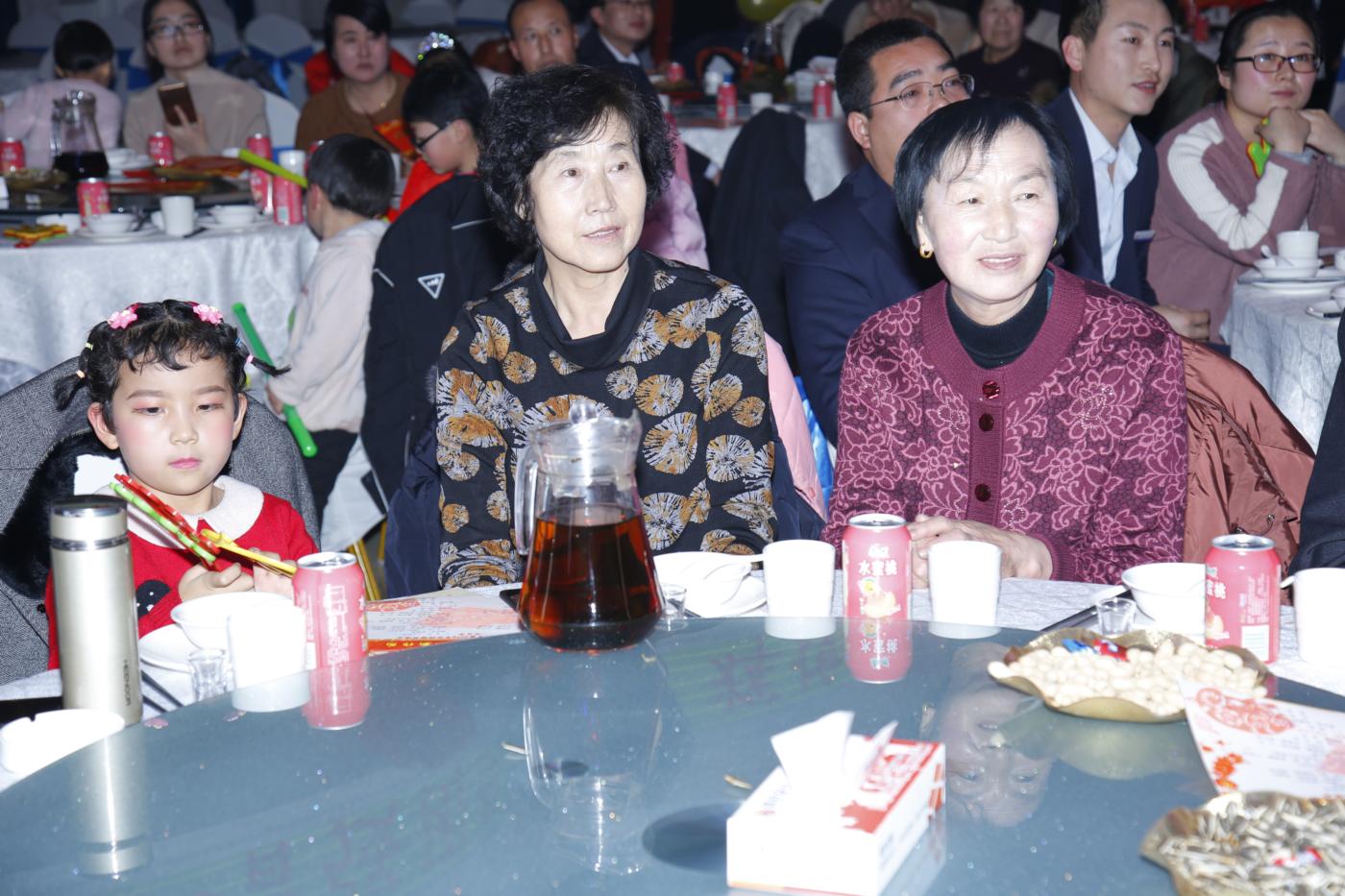 慶祝改革開放40周年暨2018年總結(jié)頒獎(jiǎng)晚會(huì)