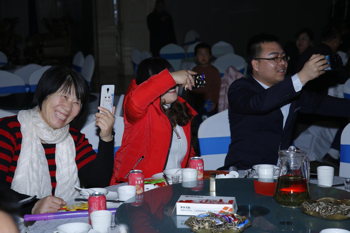 慶祝改革開放40周年暨2018年總結(jié)頒獎(jiǎng)晚會(huì)