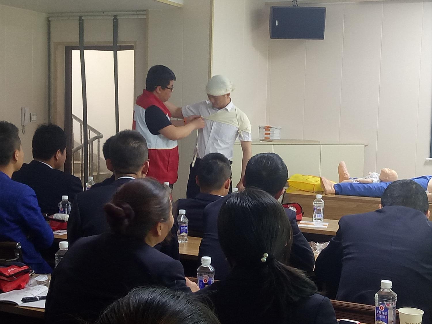 紅十字會應急救護培訓進企業(yè)，聚力提升員工自救互救能力