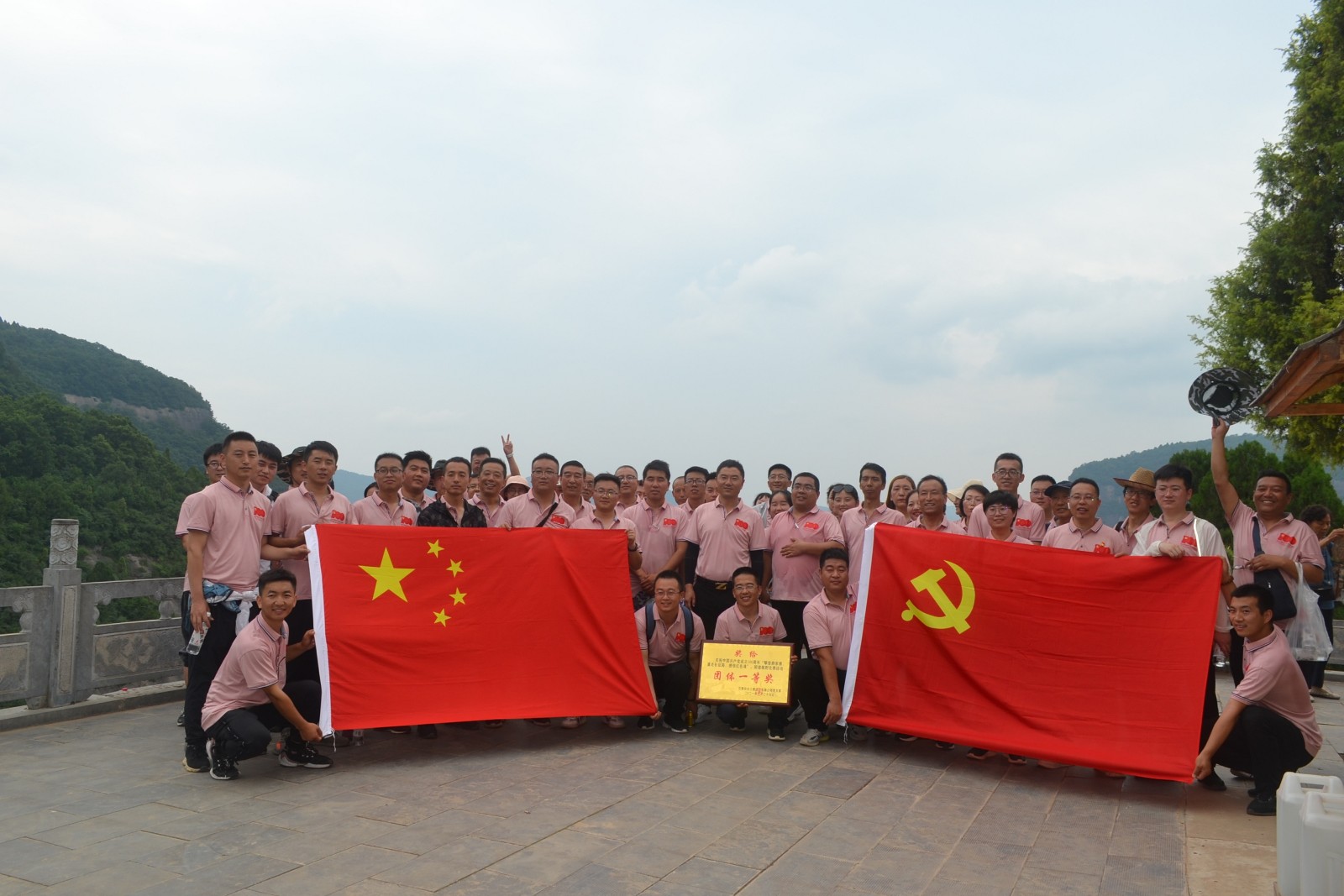 學習百年黨史  唱響時代樂章  追憶先輩精神  傳承紅色基因